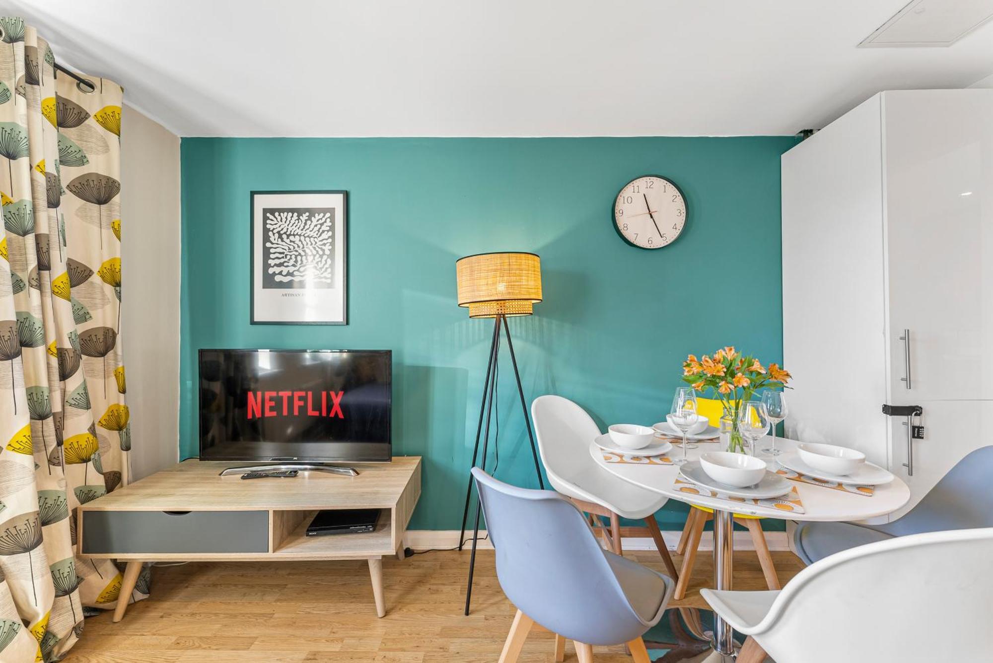 Designer - Great Location! * Manchester